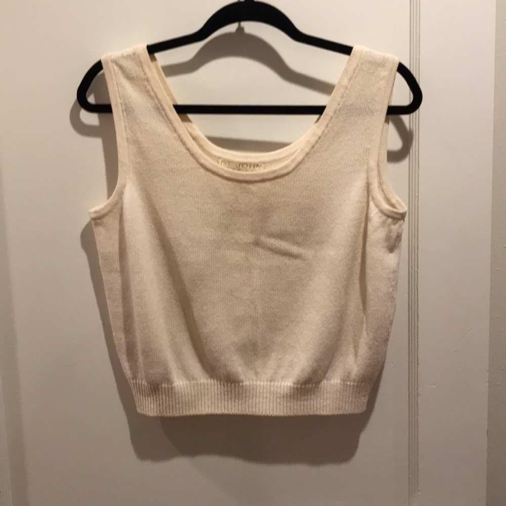 Classic cream knot shell